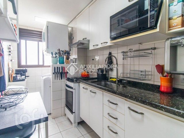 Apartamento com 77m², 2 dormitórios, 1 suíte, 2 vagas, Menino Deus em Porto Alegre