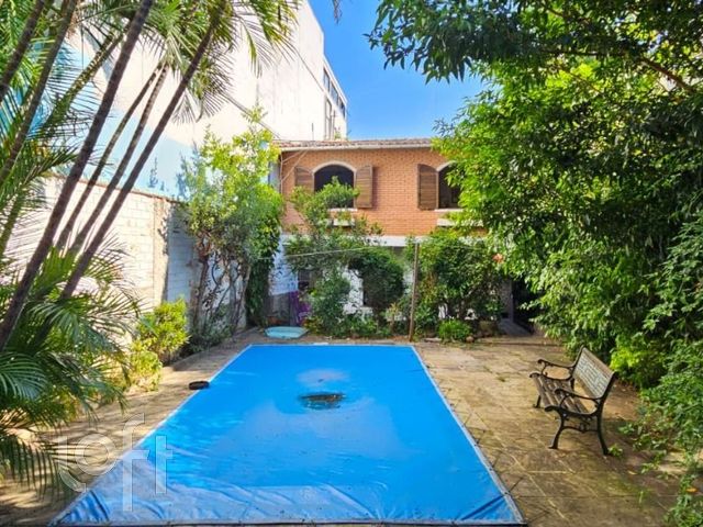 Casa com 400m², 6 dormitórios, 2 suítes, 4 vagas, Petrópolis em Porto Alegre