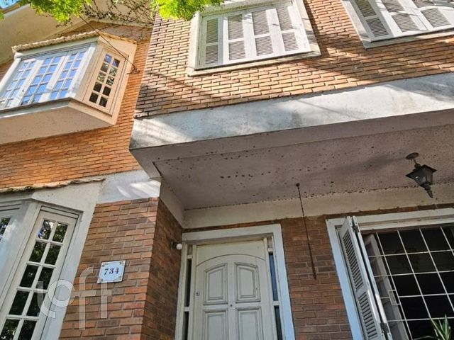 Casa com 400m², 6 dormitórios, 2 suítes, 4 vagas, Petrópolis em Porto Alegre