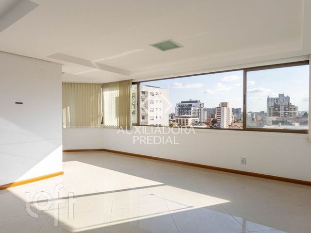 Apartamento com 112m², 3 dormitórios, 1 suíte, 2 vagas, Rio Branco em Porto Alegre