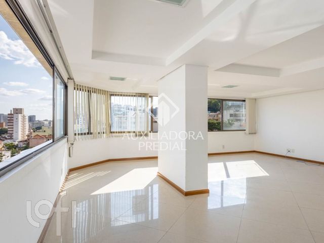 Apartamento com 112m², 3 dormitórios, 1 suíte, 2 vagas, Rio Branco em Porto Alegre