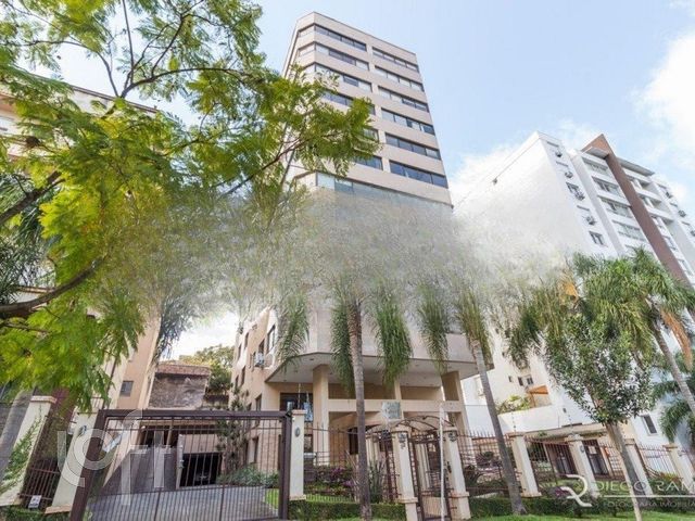 Apartamento com 112m², 3 dormitórios, 1 suíte, 2 vagas, Rio Branco em Porto Alegre