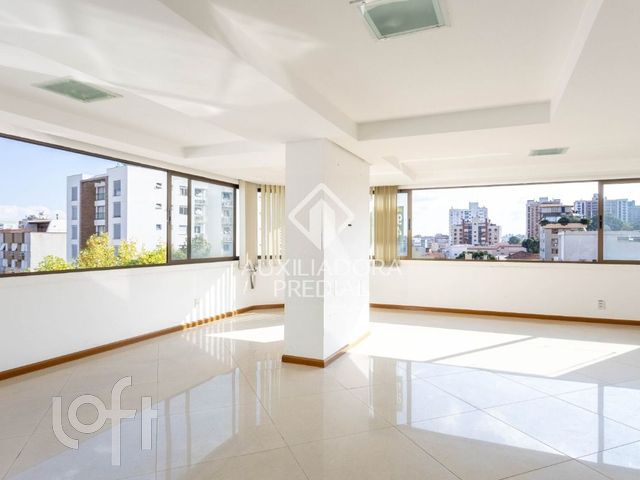 Apartamento com 112m², 3 dormitórios, 1 suíte, 2 vagas, Rio Branco em Porto Alegre