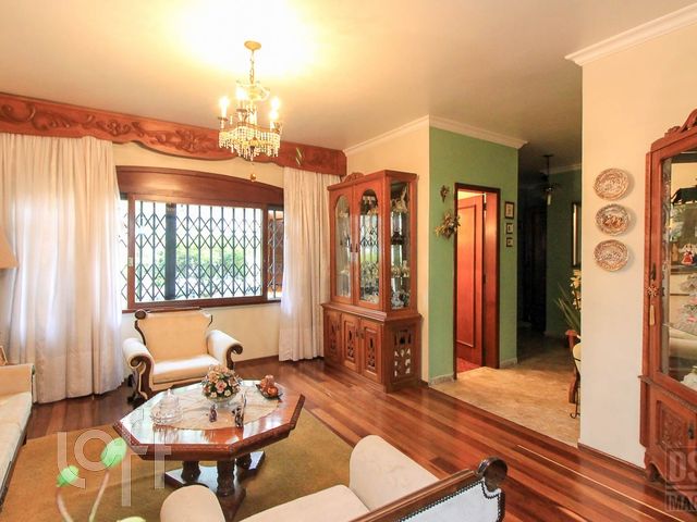 Casa com 442m², 7 dormitórios, 3 suítes, 8 vagas, Santana em Porto Alegre