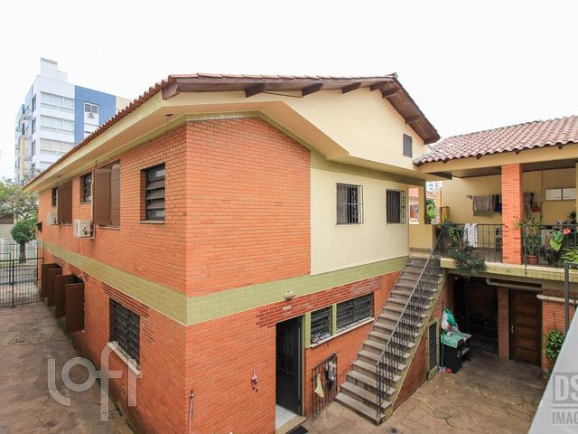Casa com 442m², 7 dormitórios, 3 suítes, 8 vagas, Santana em Porto Alegre