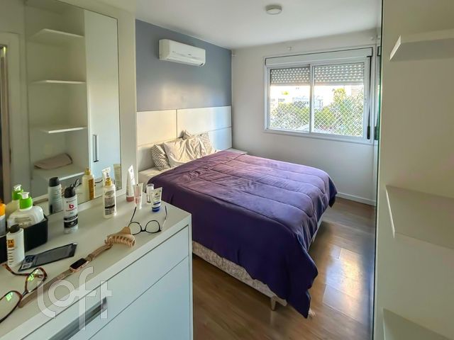 Apartamento com 74m², 3 dormitórios, 1 suíte, 2 vagas, Vila Ipiranga em Porto Alegre