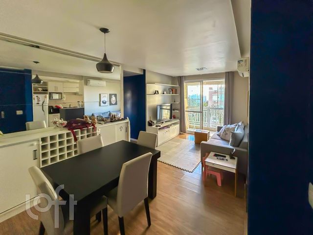 Apartamento com 74m², 3 dormitórios, 1 suíte, 2 vagas, Vila Ipiranga em Porto Alegre