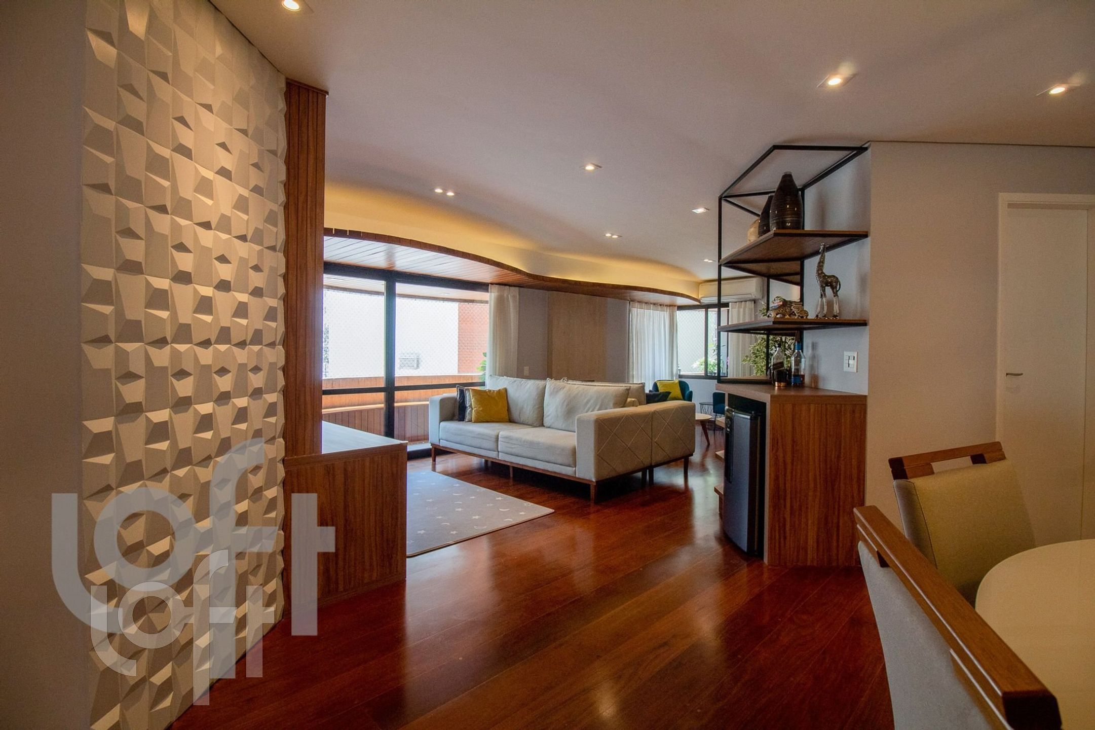 Apartamento à venda com 3 quartos, 133m² - Foto 1