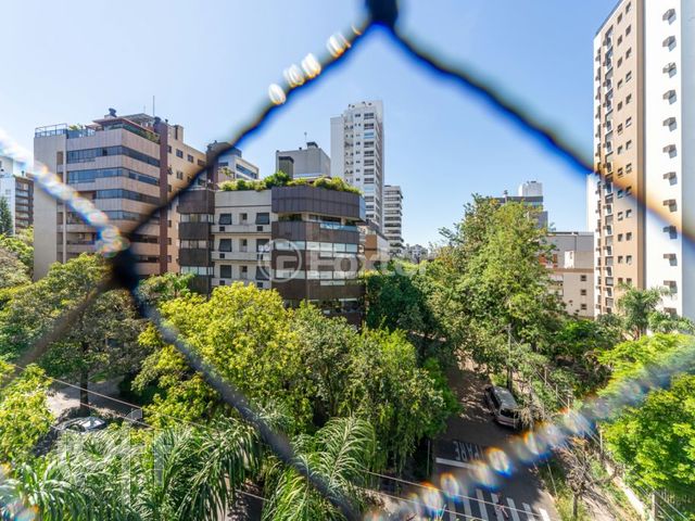 Apartamento com 105m², 2 dormitórios, 1 suíte, 2 vagas, Petrópolis em Porto Alegre