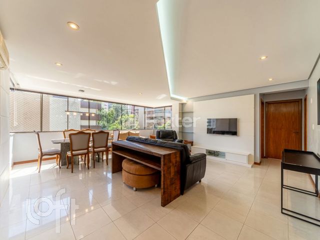 Apartamento com 105m², 2 dormitórios, 1 suíte, 2 vagas, Petrópolis em Porto Alegre