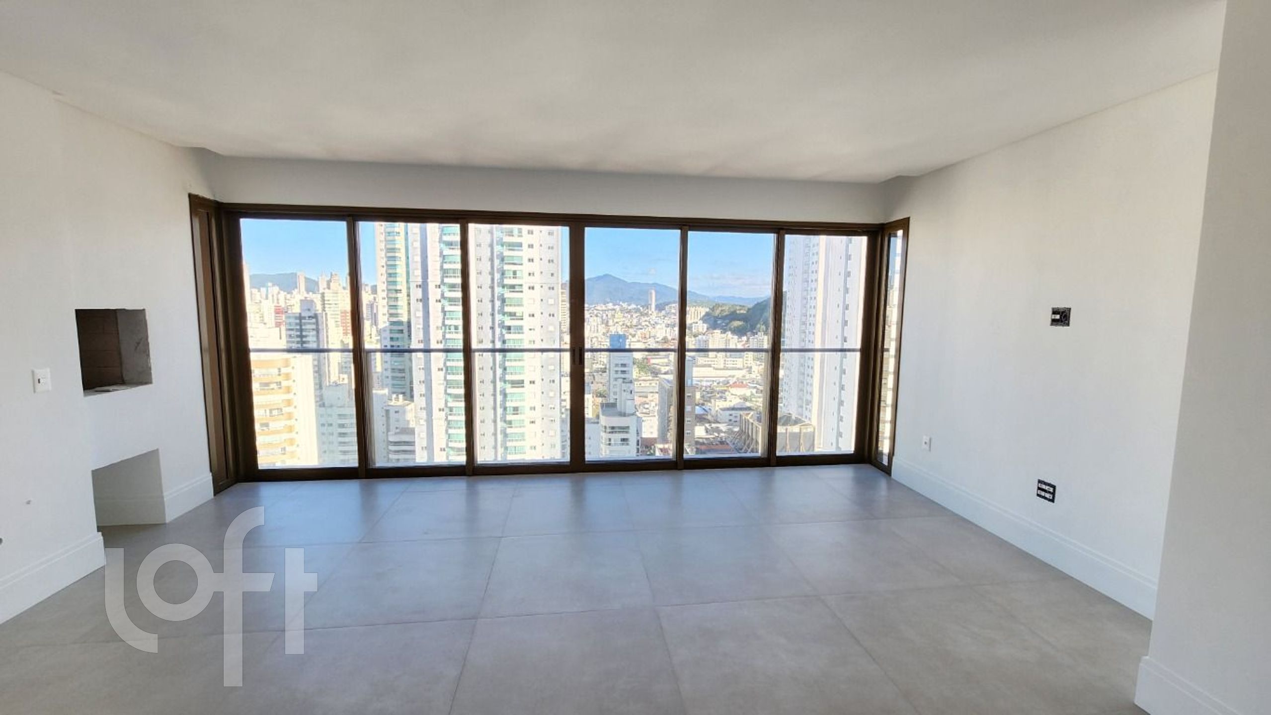 Apartamentos com 138m², 4 quartos, 4 suítes, 3 garagens, no bairro Centro em Balneário Camboriú