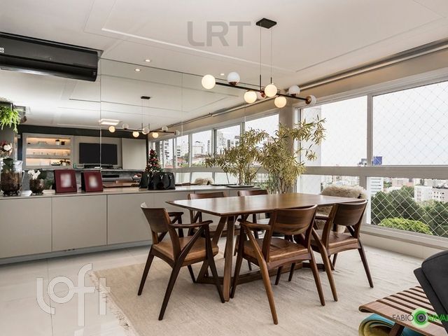 Apartamento com 161m², 3 dormitórios, 3 suítes, 3 vagas, Petrópolis em Porto Alegre