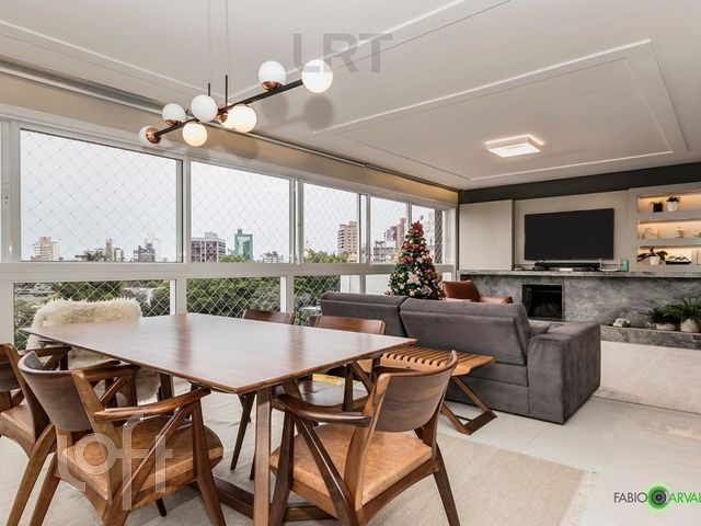 Apartamento com 161m², 3 dormitórios, 3 suítes, 3 vagas, Petrópolis em Porto Alegre