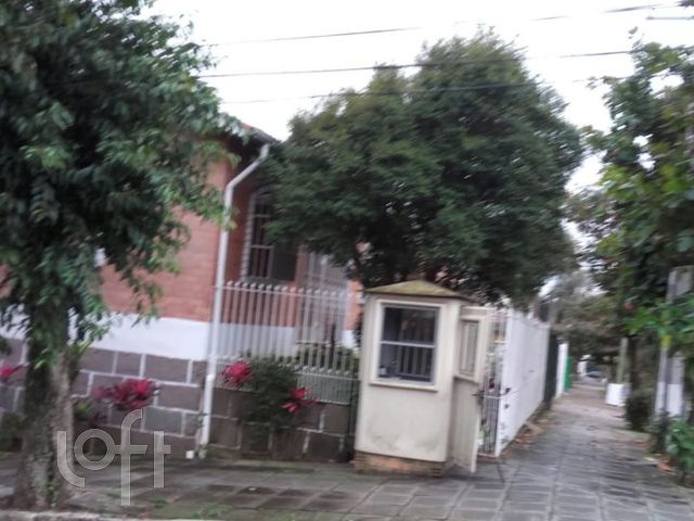 Casa com 180m², 3 dormitórios, 1 suíte, 4 vagas, Vila Ipiranga em Porto Alegre