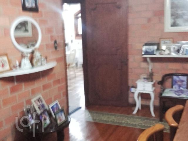 Casa com 180m², 3 dormitórios, 1 suíte, 4 vagas, Vila Ipiranga em Porto Alegre