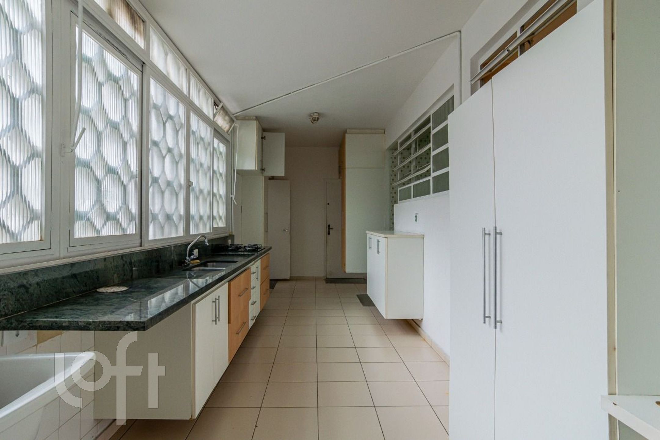 Apartamento à venda com 4 quartos, 240m² - Foto 1