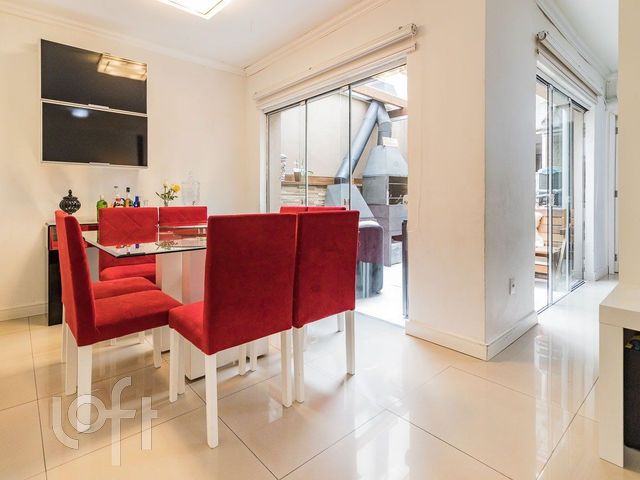 Apartamento com 118m², 3 dormitórios, 1 suíte, 1 vaga, Petrópolis em Porto Alegre