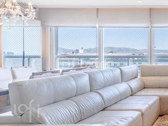 Apartamento com 137m², 3 dormitórios, 3 suítes, 2 vagas, Rio Branco em Porto Alegre