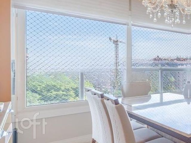 Apartamento com 137m², 3 dormitórios, 3 suítes, 2 vagas, Rio Branco em Porto Alegre