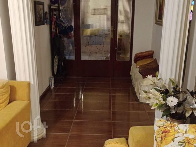 Casa com 159m², 4 dormitórios, 1 suíte, 4 vagas, Vila Ipiranga em Porto Alegre