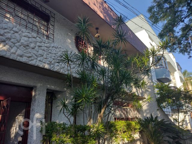 Casa com 159m², 4 dormitórios, 1 suíte, 4 vagas, Vila Ipiranga em Porto Alegre