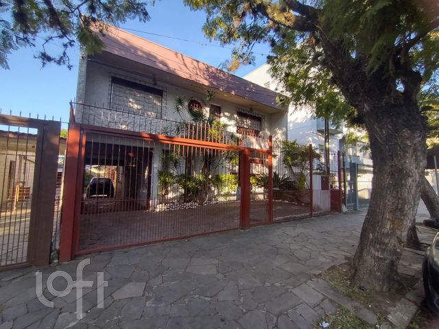 Casa com 159m², 4 dormitórios, 1 suíte, 4 vagas, Vila Ipiranga em Porto Alegre