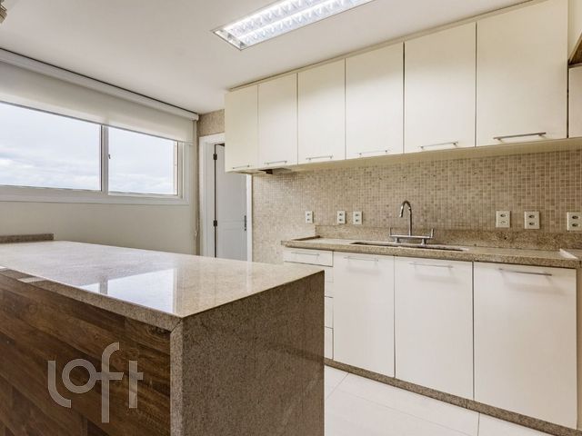 Apartamento com 219m², 4 dormitórios, 1 suíte, 3 vagas, Chácara das Pedras em Porto Alegre