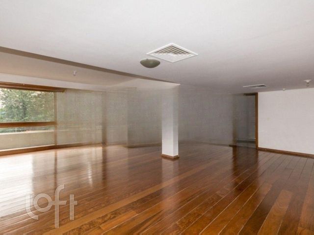 Apartamento com 197m², 4 dormitórios, 1 suíte, 2 vagas, Moinhos de Vento em Porto Alegre
