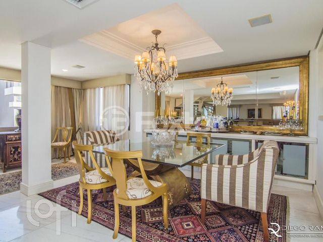 Apartamento com 600m², 4 dormitórios, 4 suítes, 4 vagas, Petrópolis em Porto Alegre