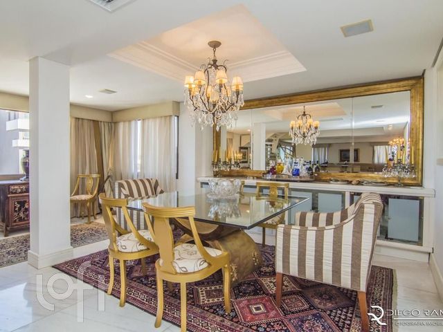 Apartamento com 600m², 4 dormitórios, 4 suítes, 4 vagas, Petrópolis em Porto Alegre