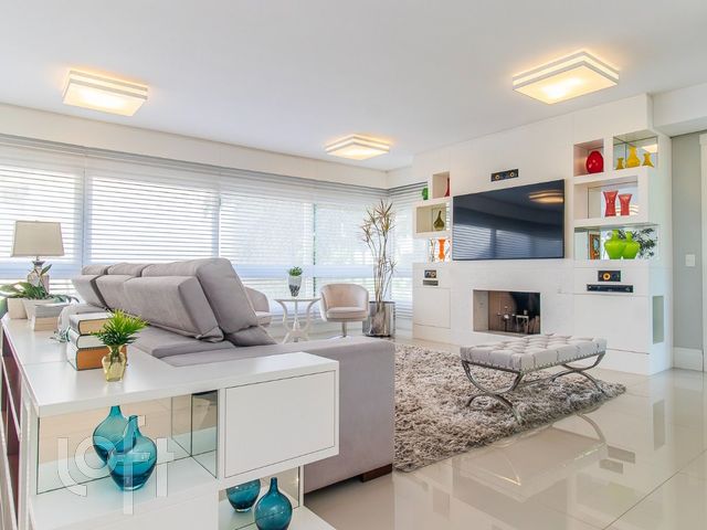 Apartamento com 237m², 3 dormitórios, 3 suítes, 3 vagas, Petrópolis em Porto Alegre