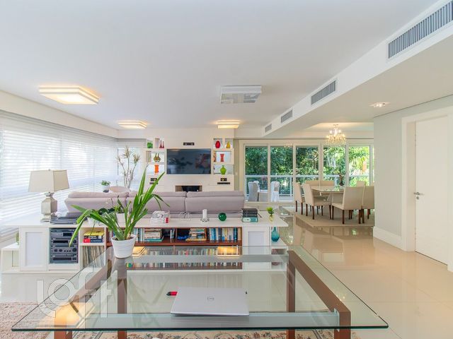 Apartamento com 237m², 3 dormitórios, 3 suítes, 3 vagas, Petrópolis em Porto Alegre