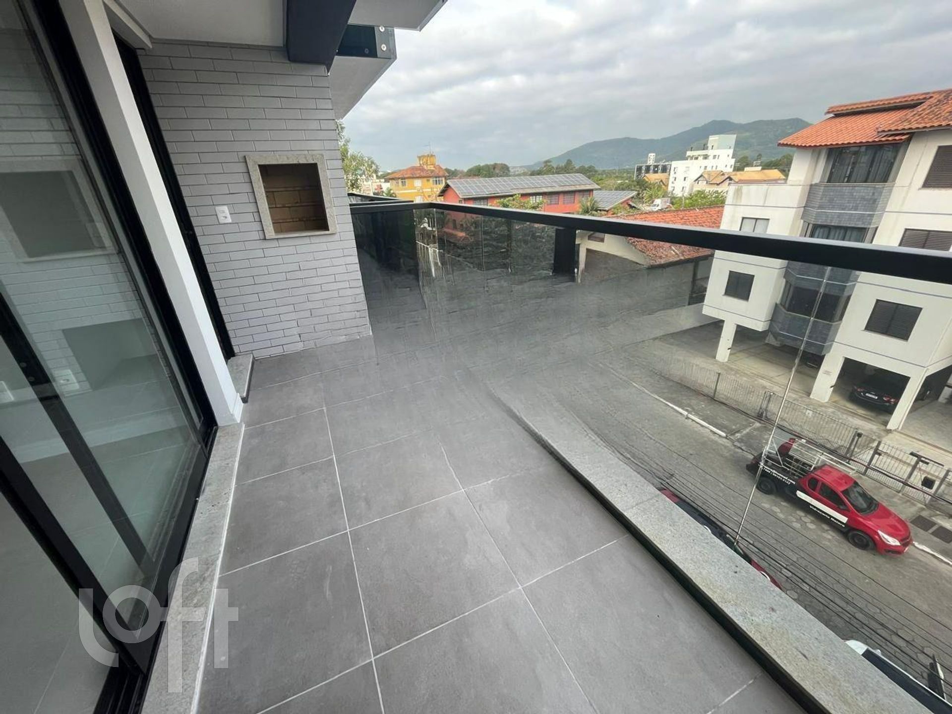 Apartamento à venda em Canasvieiras com 115 m², 3 quartos, 1 suíte