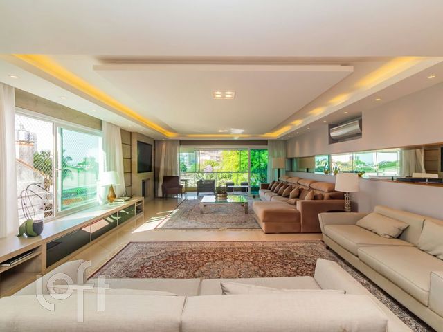 Apartamento com 271m², 3 dormitórios, 3 suítes, 3 vagas, Três Figueiras em Porto Alegre