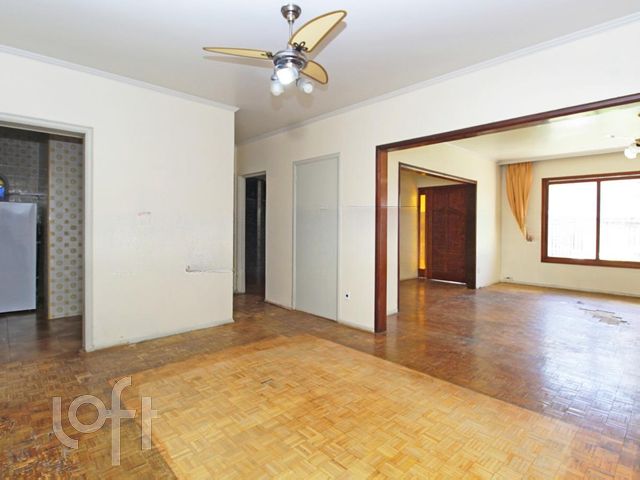 Casa com 360m², 3 dormitórios, 1 suíte, 4 vagas, Três Figueiras em Porto Alegre