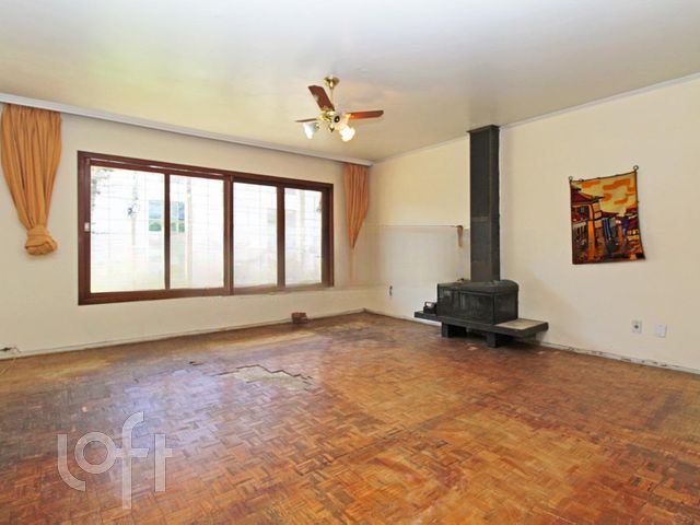 Casa com 360m², 3 dormitórios, 1 suíte, 4 vagas, Três Figueiras em Porto Alegre