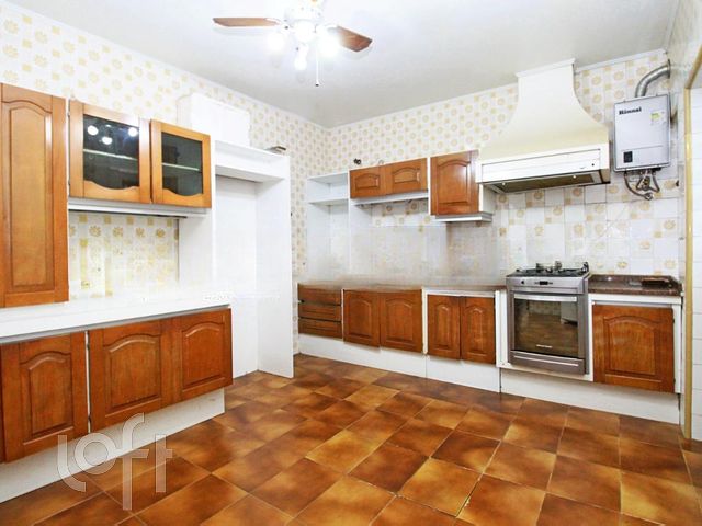 Casa com 360m², 3 dormitórios, 1 suíte, 4 vagas, Três Figueiras em Porto Alegre