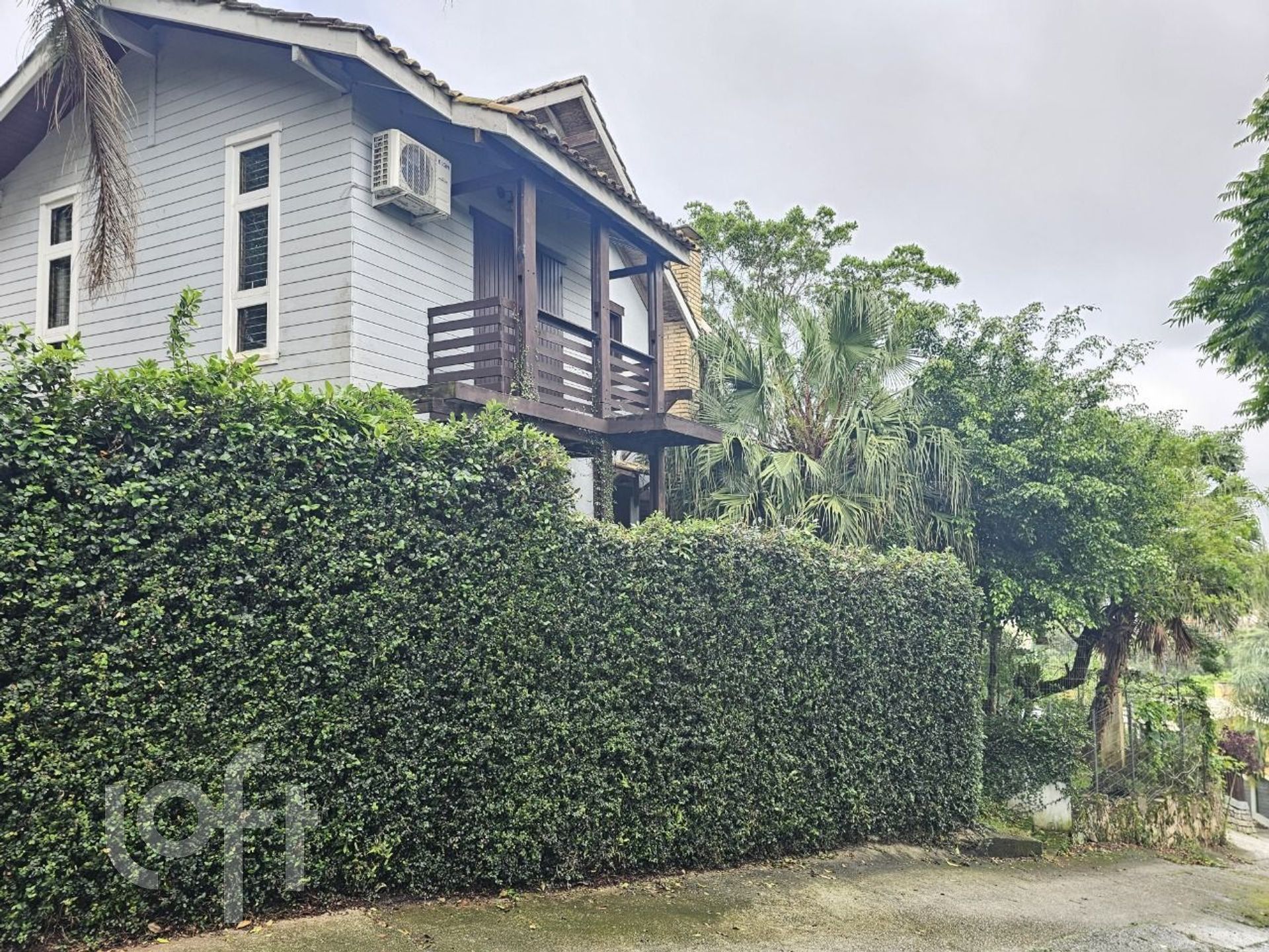 Casa à venda em Cachoeira do bom Jesus Leste com 194 m², 3 quartos, 2 suítes, 4 vagas