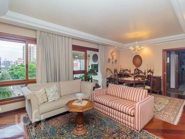 Apartamento com 112m², 2 dormitórios, 1 suíte, 2 vagas, Petrópolis em Porto Alegre