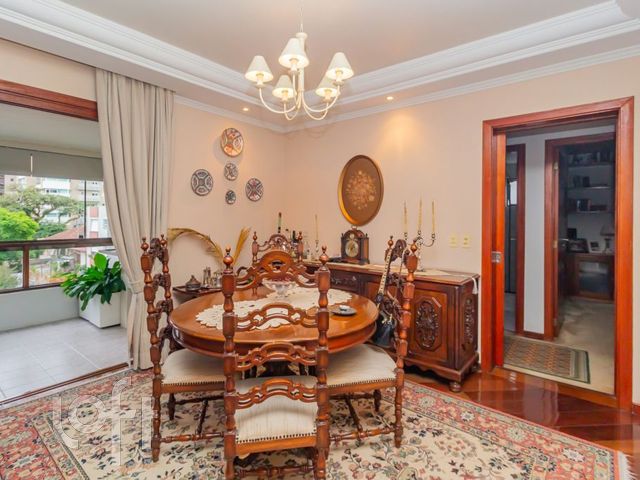 Apartamento com 112m², 2 dormitórios, 1 suíte, 2 vagas, Petrópolis em Porto Alegre