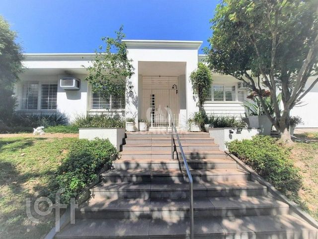 Casa com 226m², 3 dormitórios, 1 suíte, 3 vagas, Três Figueiras em Porto Alegre