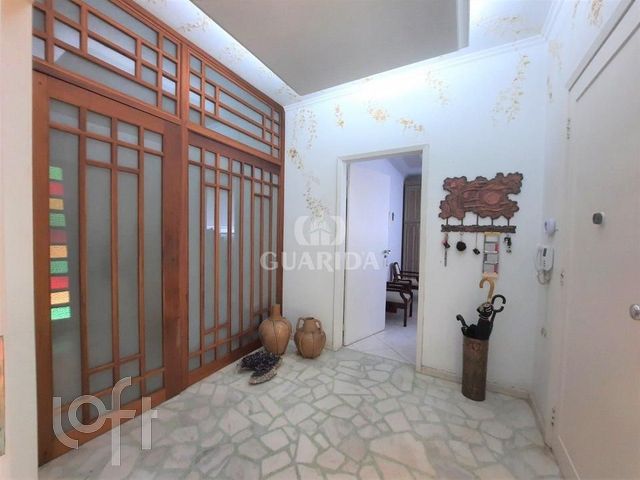 Casa com 226m², 3 dormitórios, 1 suíte, 3 vagas, Três Figueiras em Porto Alegre