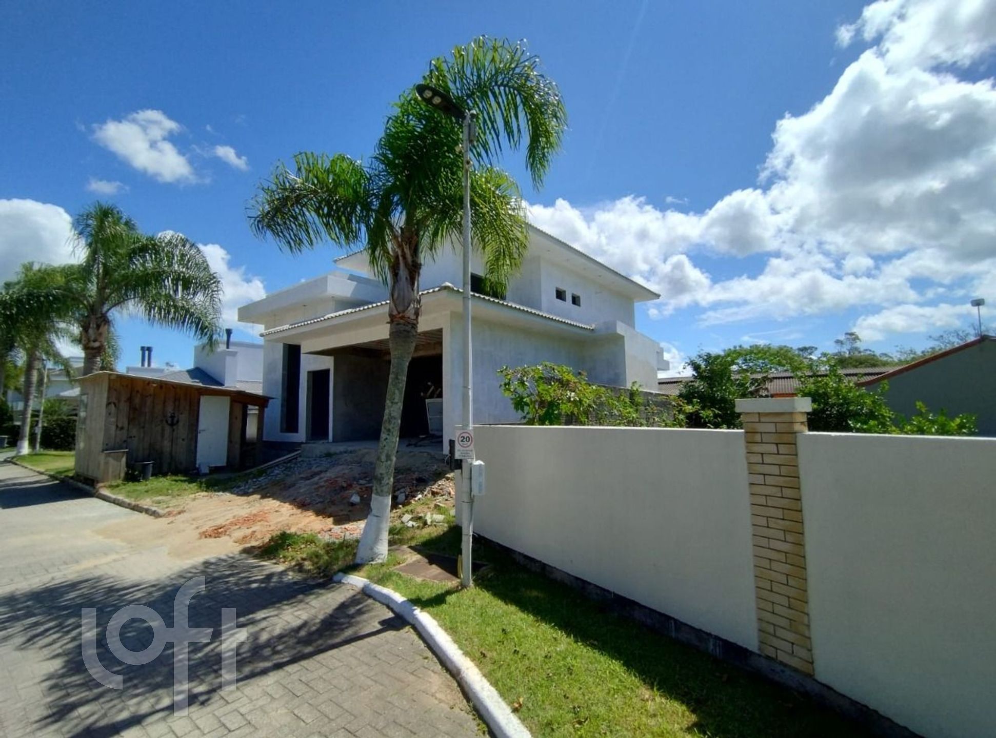 Casa Residencial com 280m², 4 quartos, 4 suítes, 2 garagens, no bairro Vargem Pequena em Florianópolis