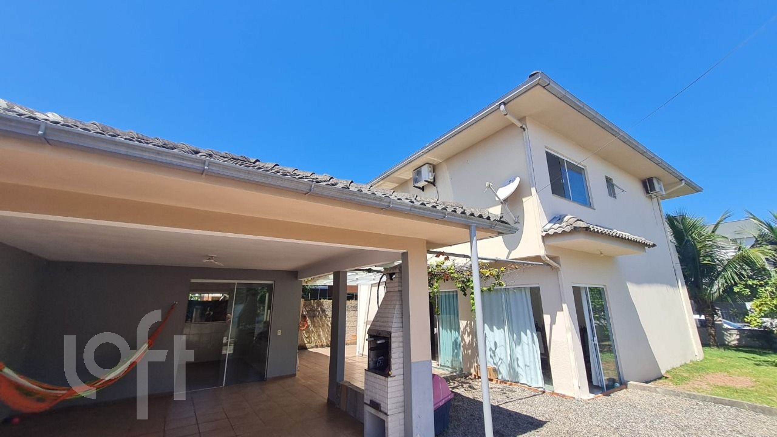 Casa Residencial com 278m², 3 quartos, 1 suíte, 3 garagens, no bairro Campeche Central em Florianópolis