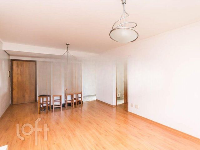 Apartamento com 67m², 2 dormitórios, 1 vaga, São João em Porto Alegre