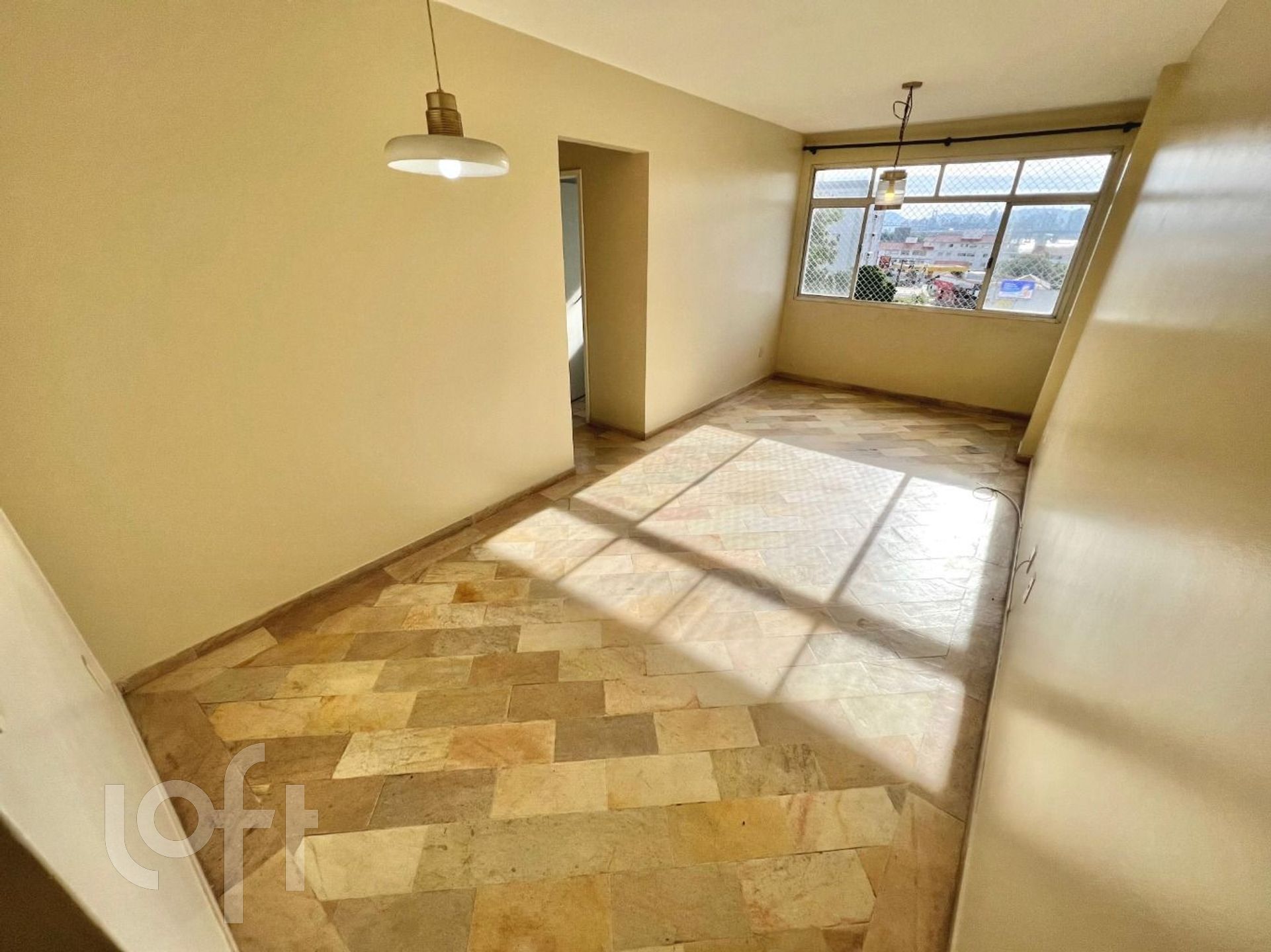 Apartamento à venda em Coqueiros com 62 m², 2 quartos, 1 vaga