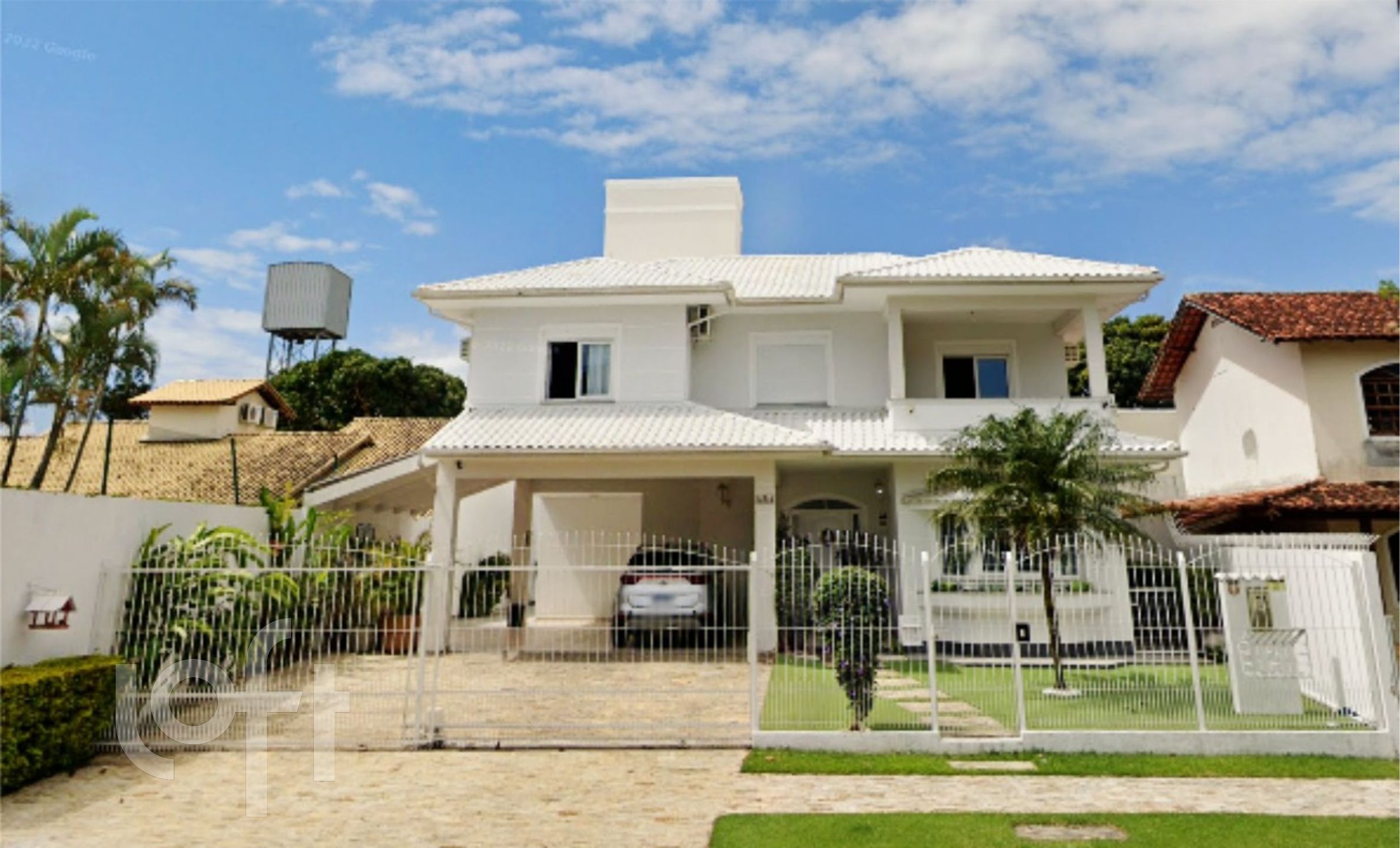 Casa à venda em Córrego Grande com 272 m², 3 quartos, 3 suítes, 2 vagas