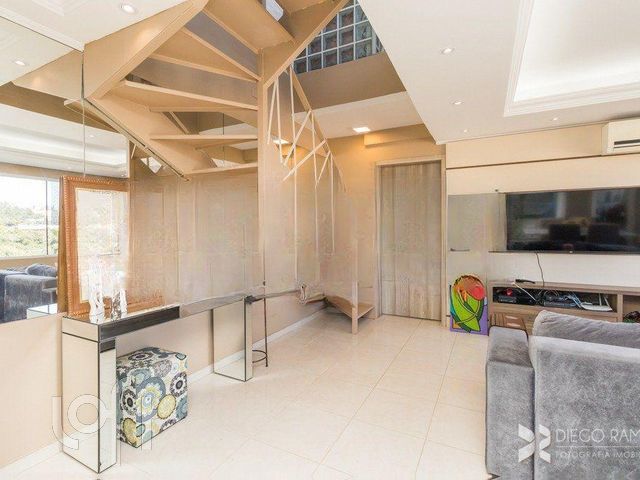 Apartamento com 203m², 3 dormitórios, 1 suíte, 2 vagas, Petrópolis em Porto Alegre