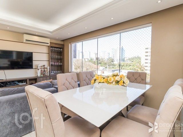 Apartamento com 203m², 3 dormitórios, 1 suíte, 2 vagas, Petrópolis em Porto Alegre