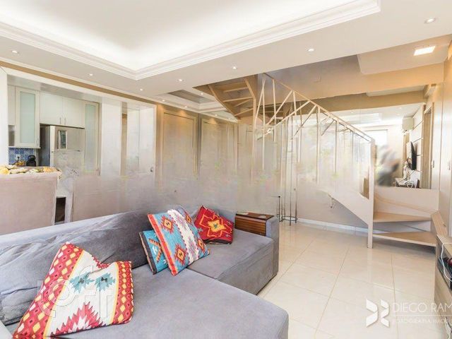 Apartamento com 203m², 3 dormitórios, 1 suíte, 2 vagas, Petrópolis em Porto Alegre